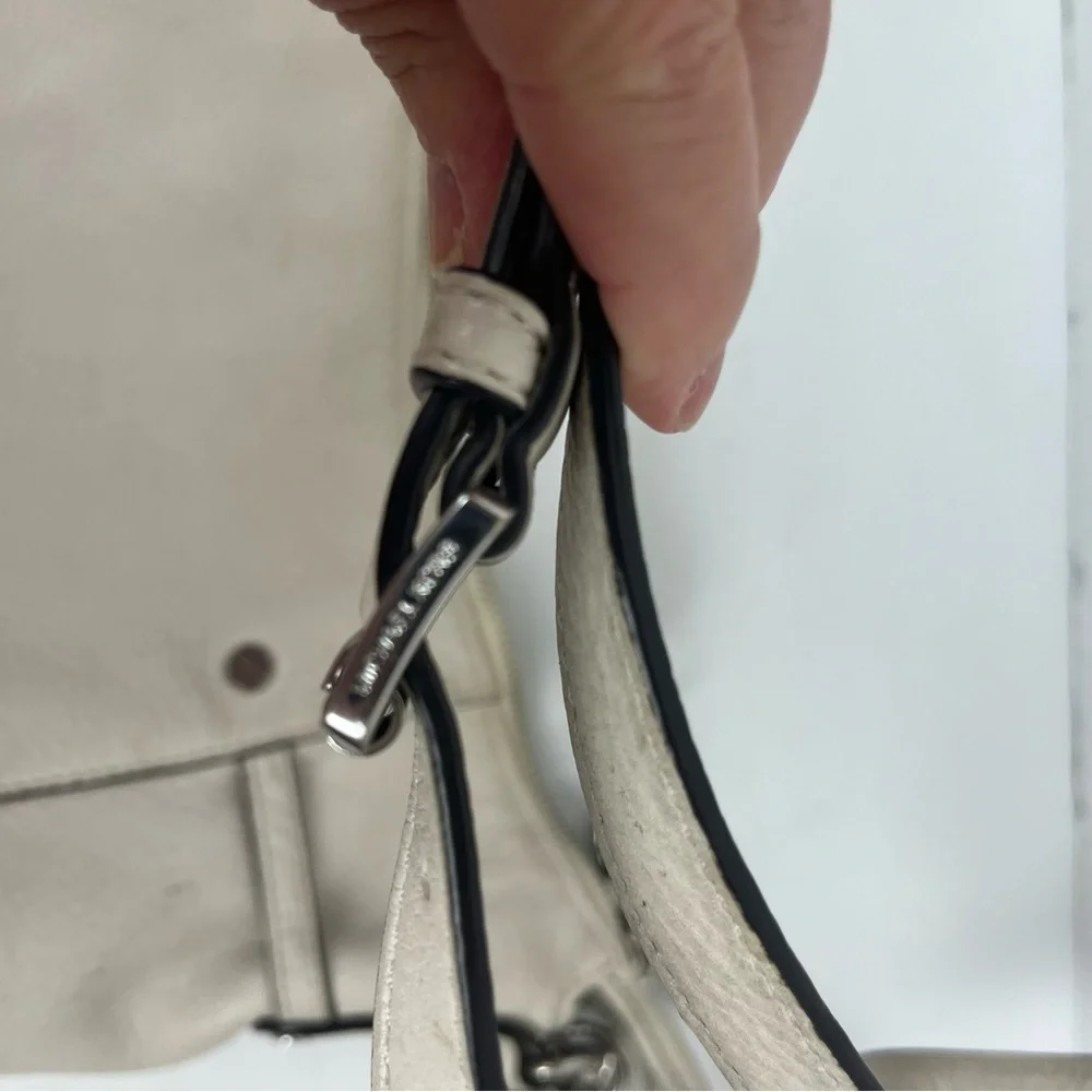 Micheal Kors cream leather shoulder bag w/crossbody strap